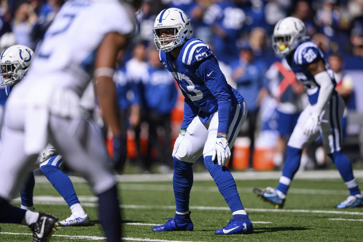 Indianapolis Colts linebacker Shaquille Leonard (53) lines up on