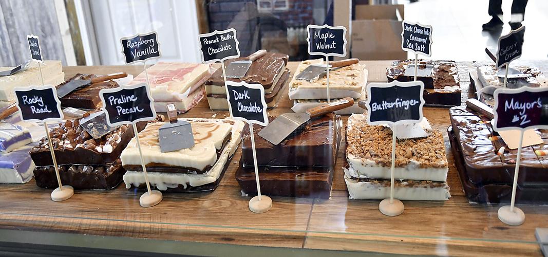 Anderson's newest candy shop, Uranus Indiana, brings joy on first day