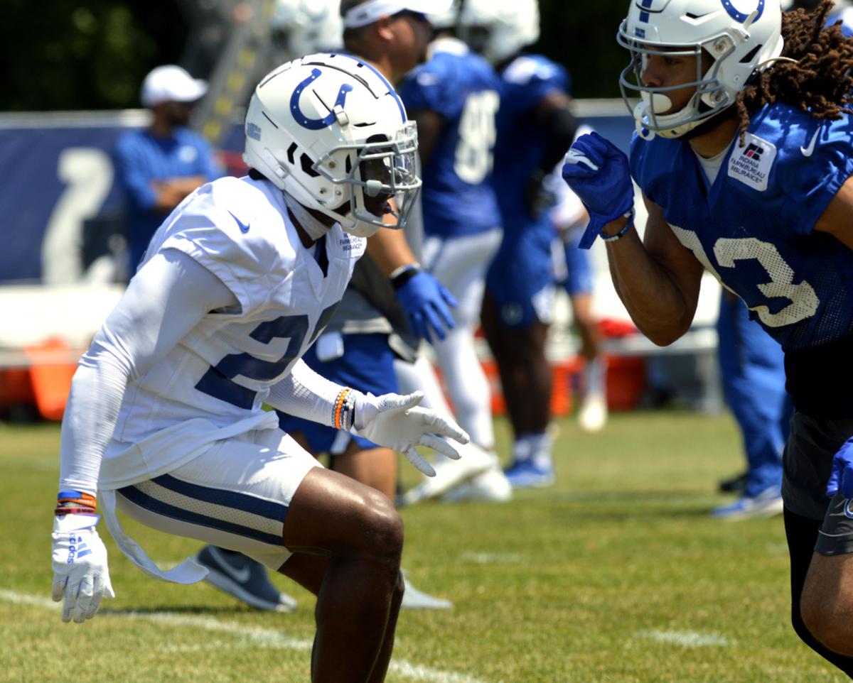 Kenny Moore II and Krishawn Hogan.jpg