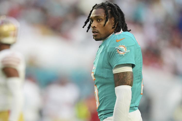 Dolphins are trading CB Jalen Ramsey and TE Jonnu Smith to the Steelers