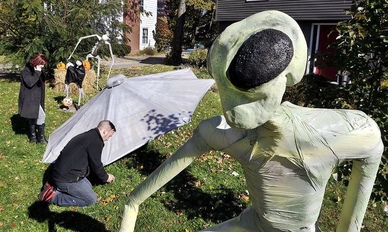 Anderson couple builds elaborate Halloween decorations | Local ...