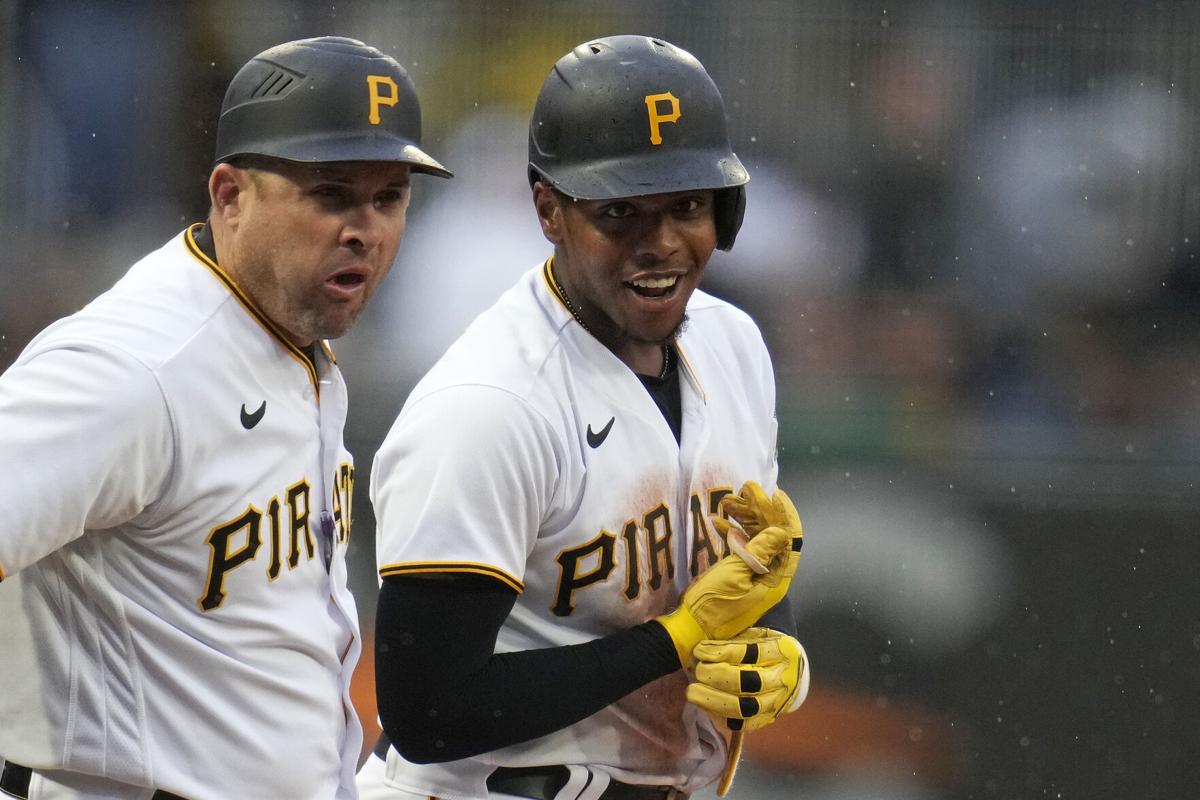 Pirates edge Reds 2-1 for sixth straight win