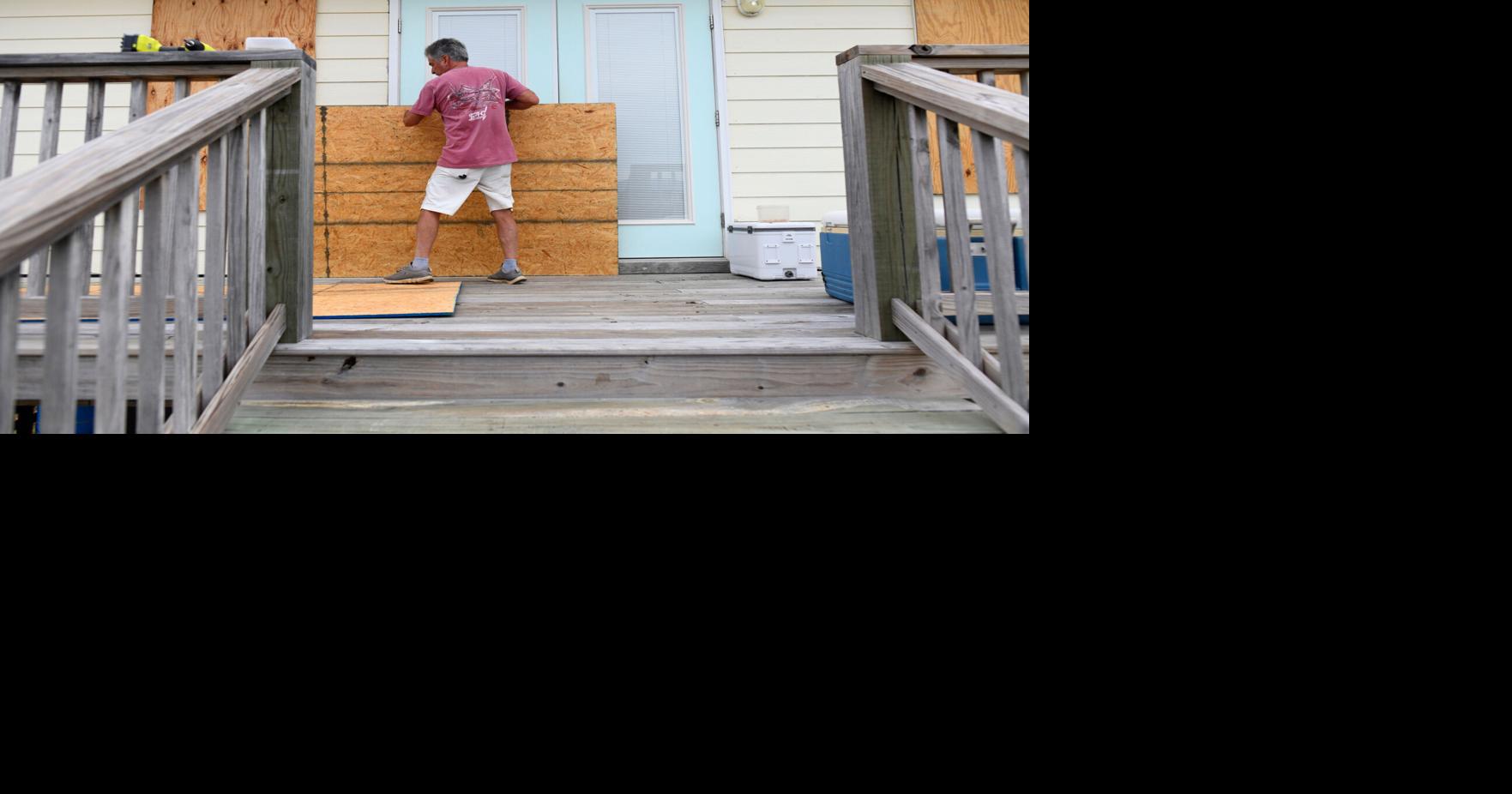 Hurricane Isaias lashes the US Gulf Coast with wind and rain hours ...