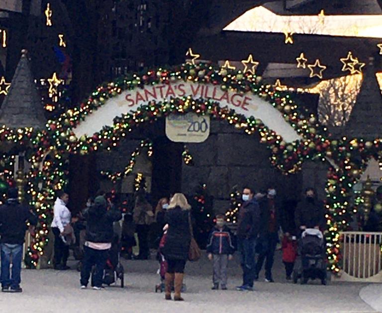 Indianapolis Zoo Christmas 2021 Indianapolis Zoo Continues Holiday Tradition With Lights Display Mad Life Heraldbulletin Com