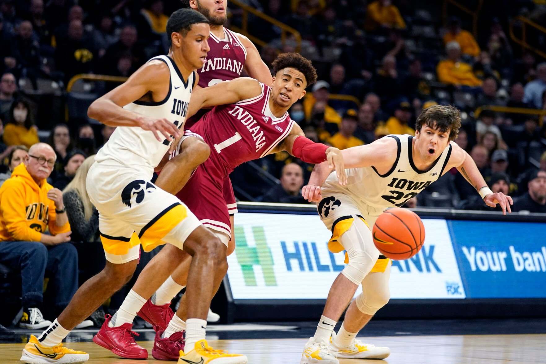 pink shoes michigan basketball 2019