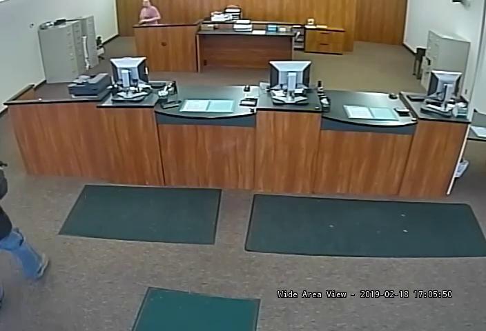 Video Check Into Cash Robbery News Heraldbulletin Com