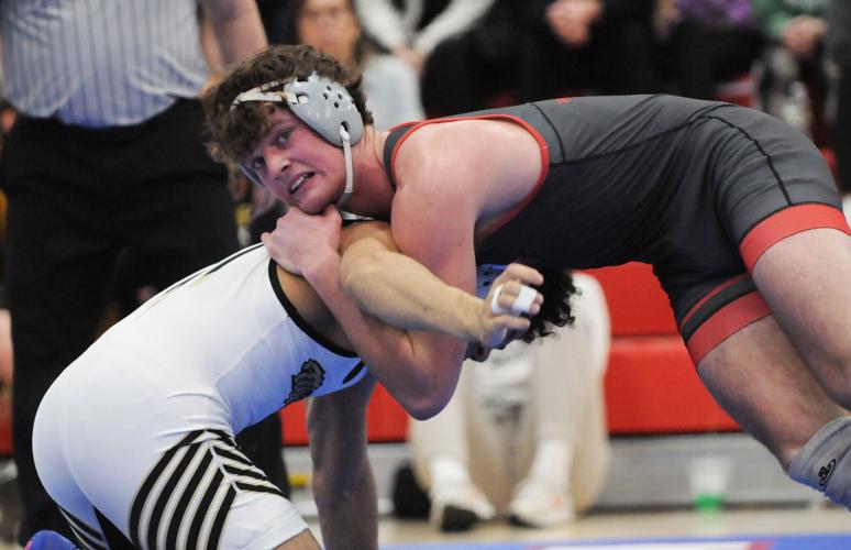 Large Tigers, Arabians contingents qualify for wrestling regional ...