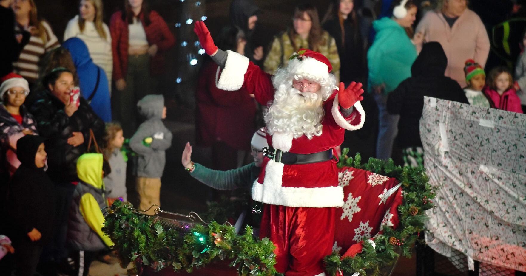 Making memories: Anderson's Christmas kickoff aims to build family traditions - Vimarsana News
