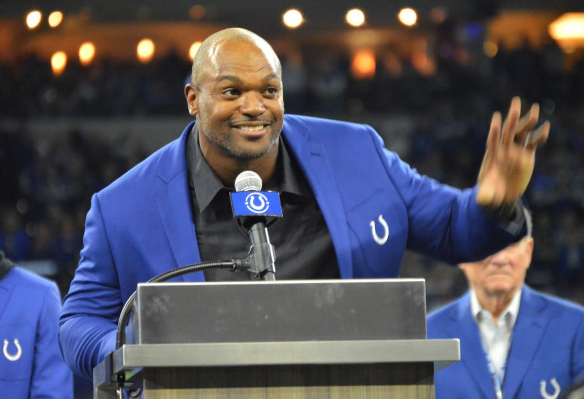 Dwight Freeney.jpg