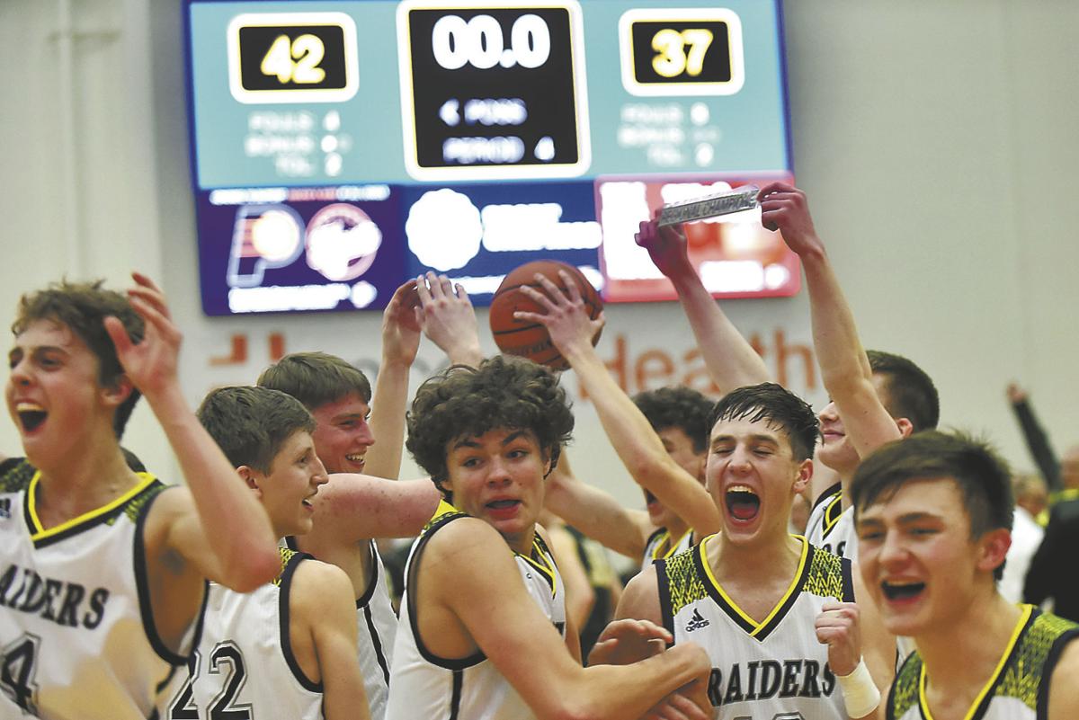 Raiders Claim First Regional Championship Since 2001 High School
