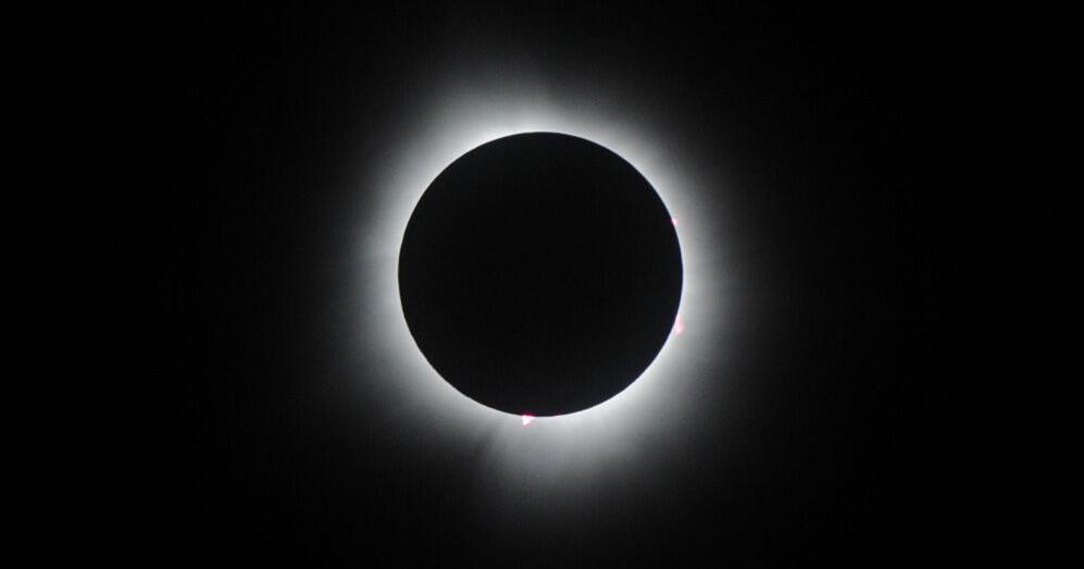 Eclipse watch 3:30 p.m. update: Total eclipse brings night to day - Vimarsana News