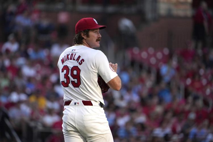 Miles Mikolas' nohit bid for Cardinals broken up by Pirates in 7th