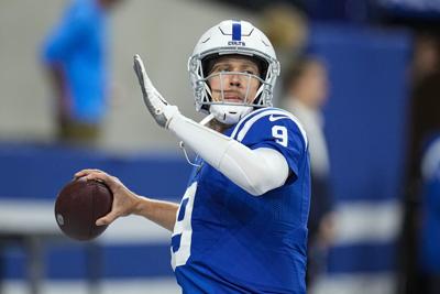 Indianapolis Colts running back Zack Moss (21) makes a catch before an NFL  football game against the Philadelphia Eagles in Indianapolis, Sunday, Nov.  20, 2022. (AP Photo/Darron Cummings Stock Photo - Alamy