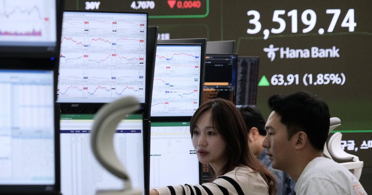 World shares advance as investors shrug off US government shutdown