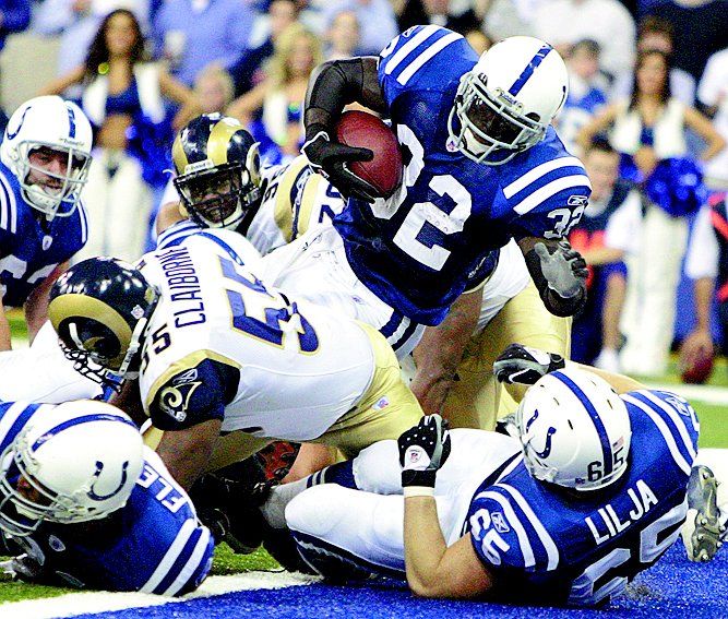 Peyton Manning, Edgerrin James return to Lucas Oil to receive Hall of Fame  rings at Colts game