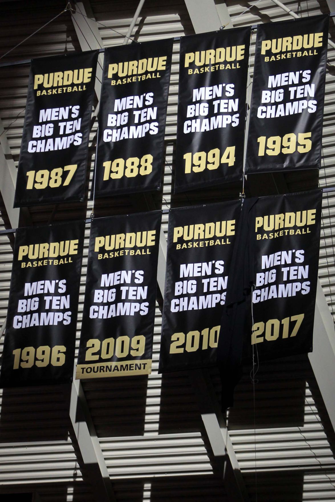 Purdue tips off a new season, celebrates last year with rout Sports