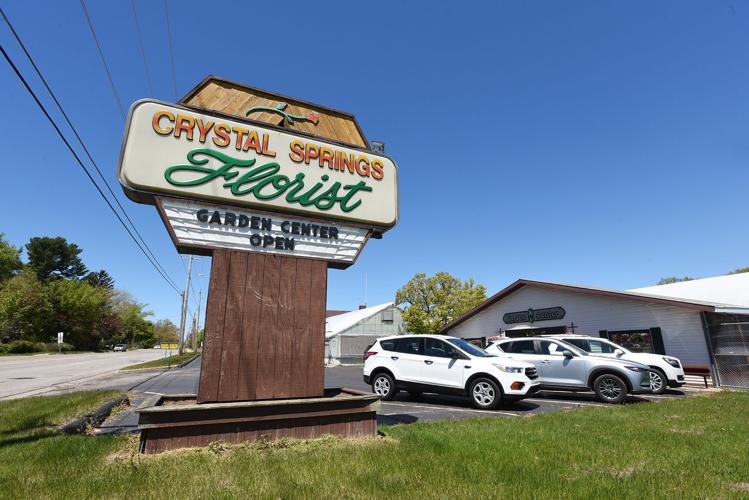 Amid pandemic, garden centers see rise in customers News