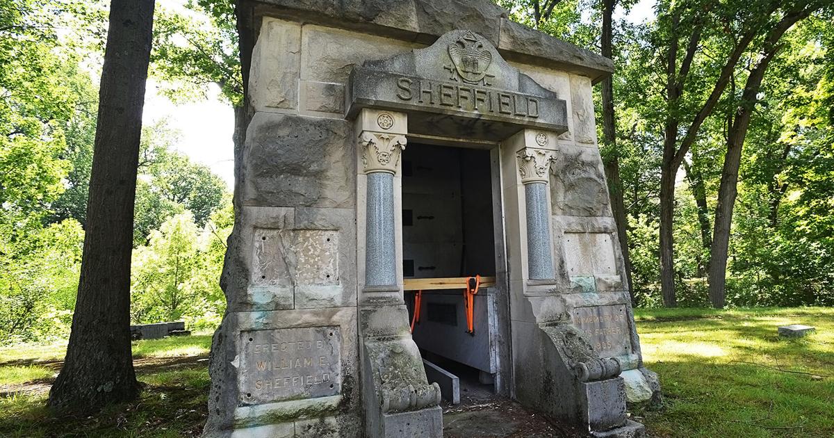 Benton Harbor mausoleum broken into, brass doors stolen