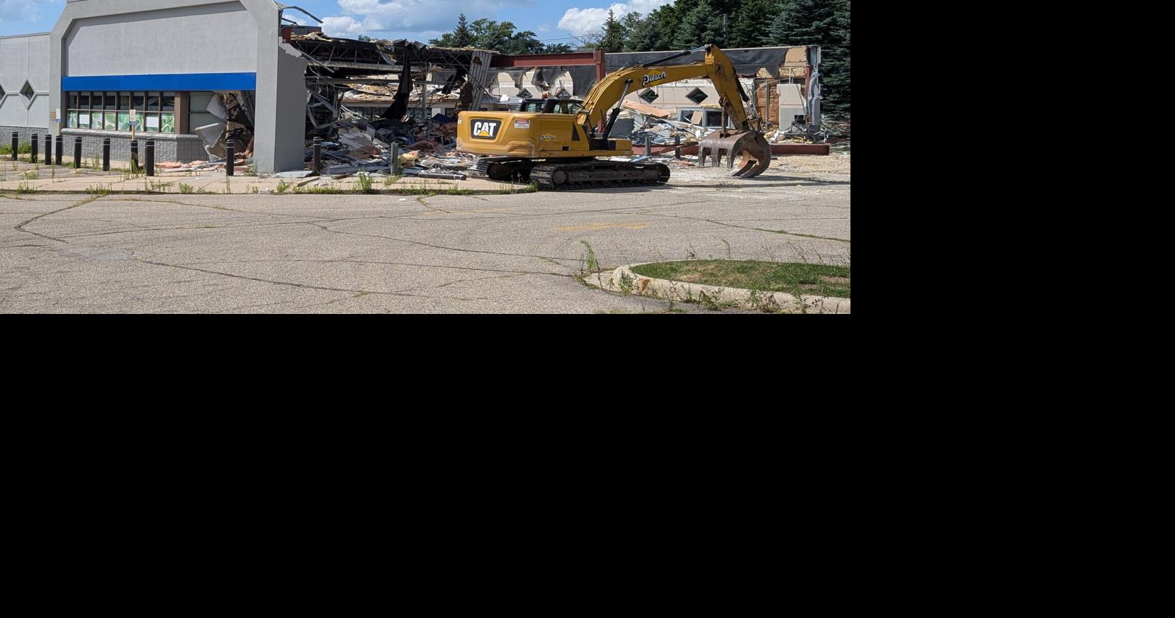 Demolition begins at site of new Casey's General Store