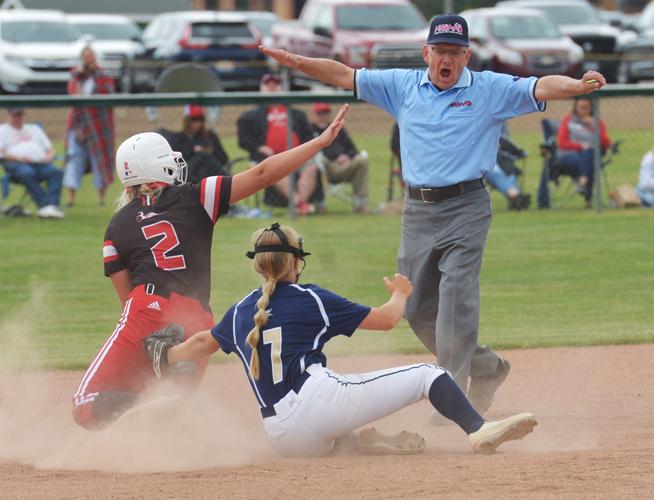 Lakeshore nips Niles to win 5th straight softball district Sports