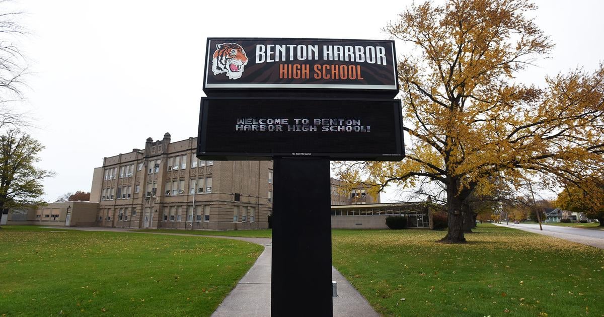 Benton Harbor school board names interim superintendent