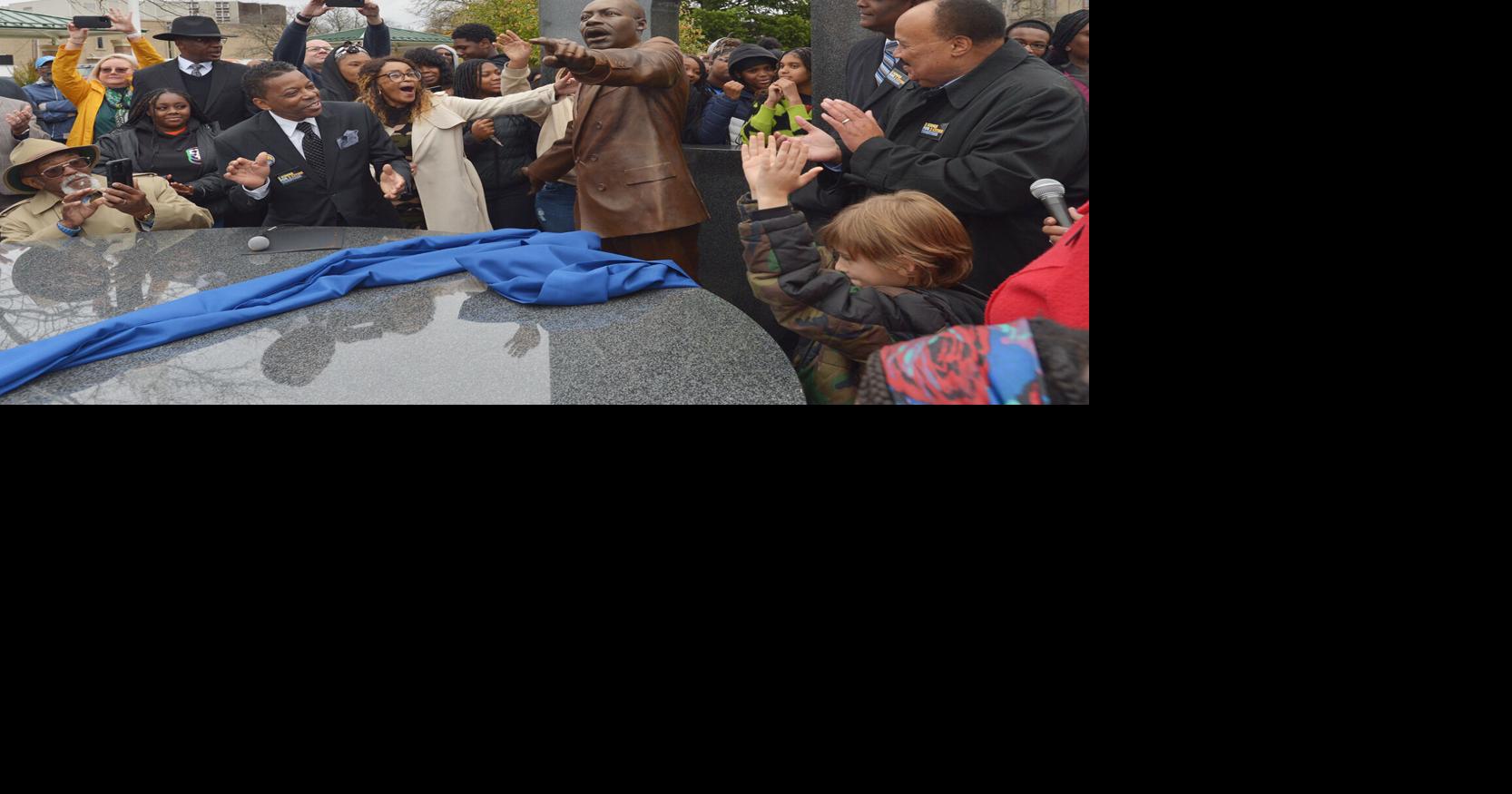 Benton Harbor, St. Joseph officials commemorate MLK monuments