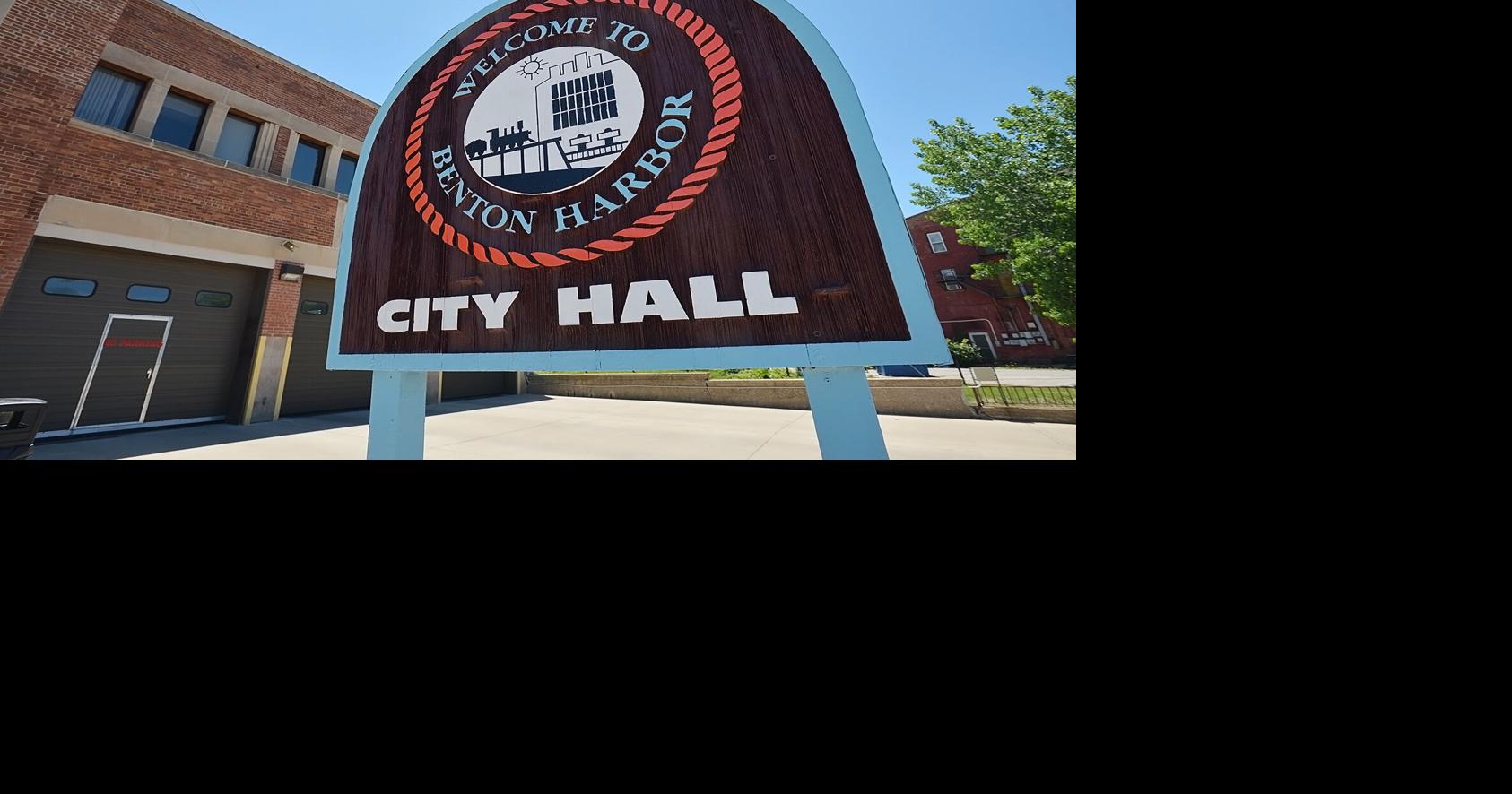 Benton Harbor buys a new garbage truck