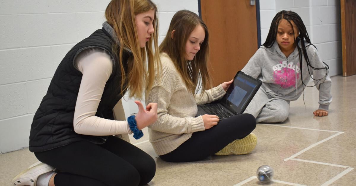 Upton Middle School adds STEM course for seventhgraders St Joseph