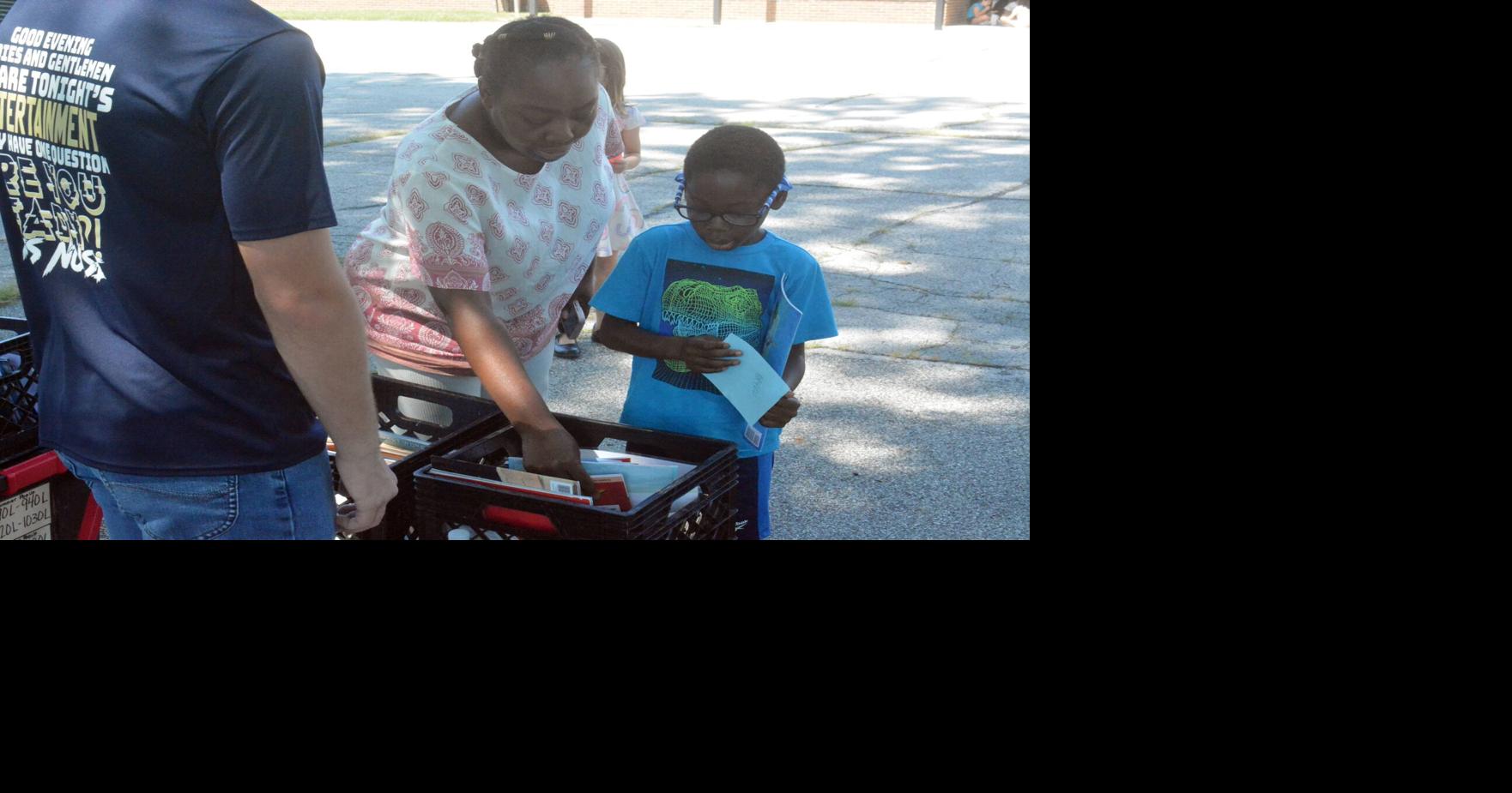 Niles Community Schools hosts pop-up library at Howard Elementary