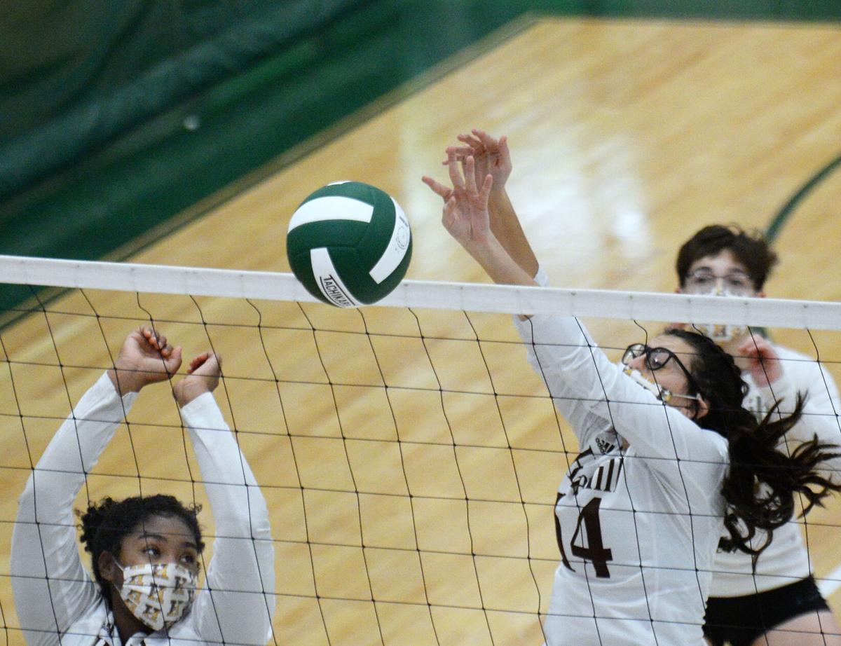 201118_ET_CRU_HaverhillVolleyball_1.JPG