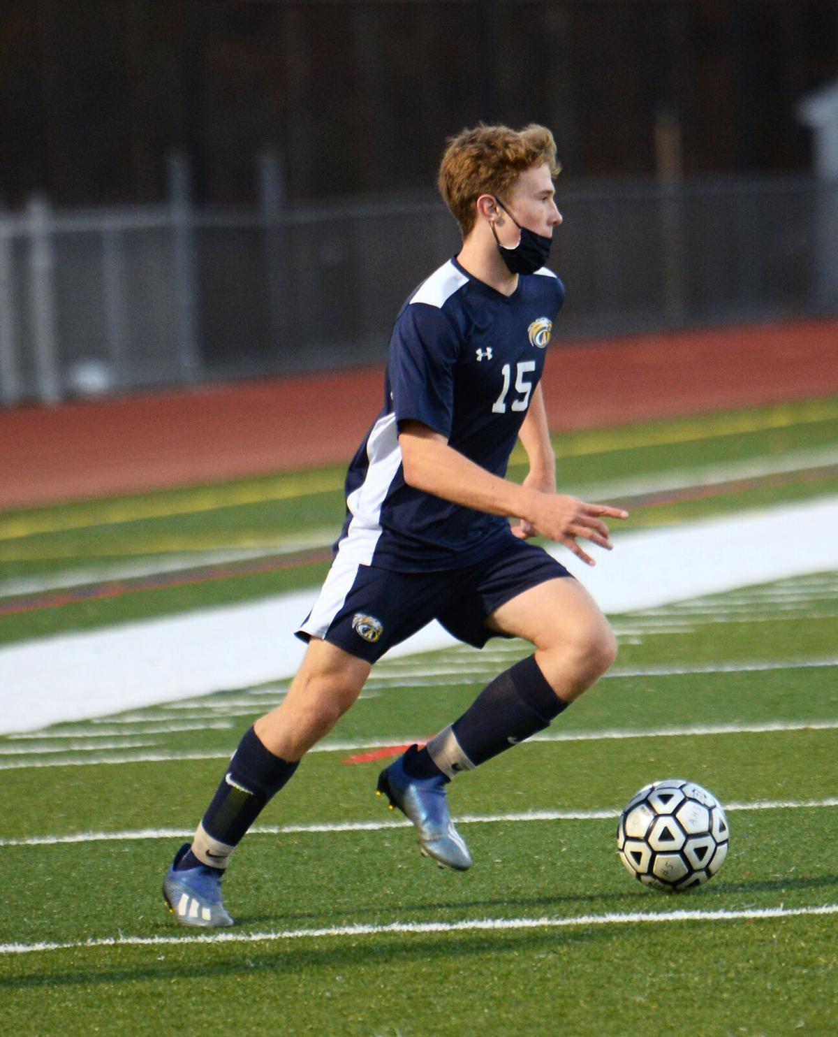 201104_ET_CRU_BOYSSOCCER_7.jpg
