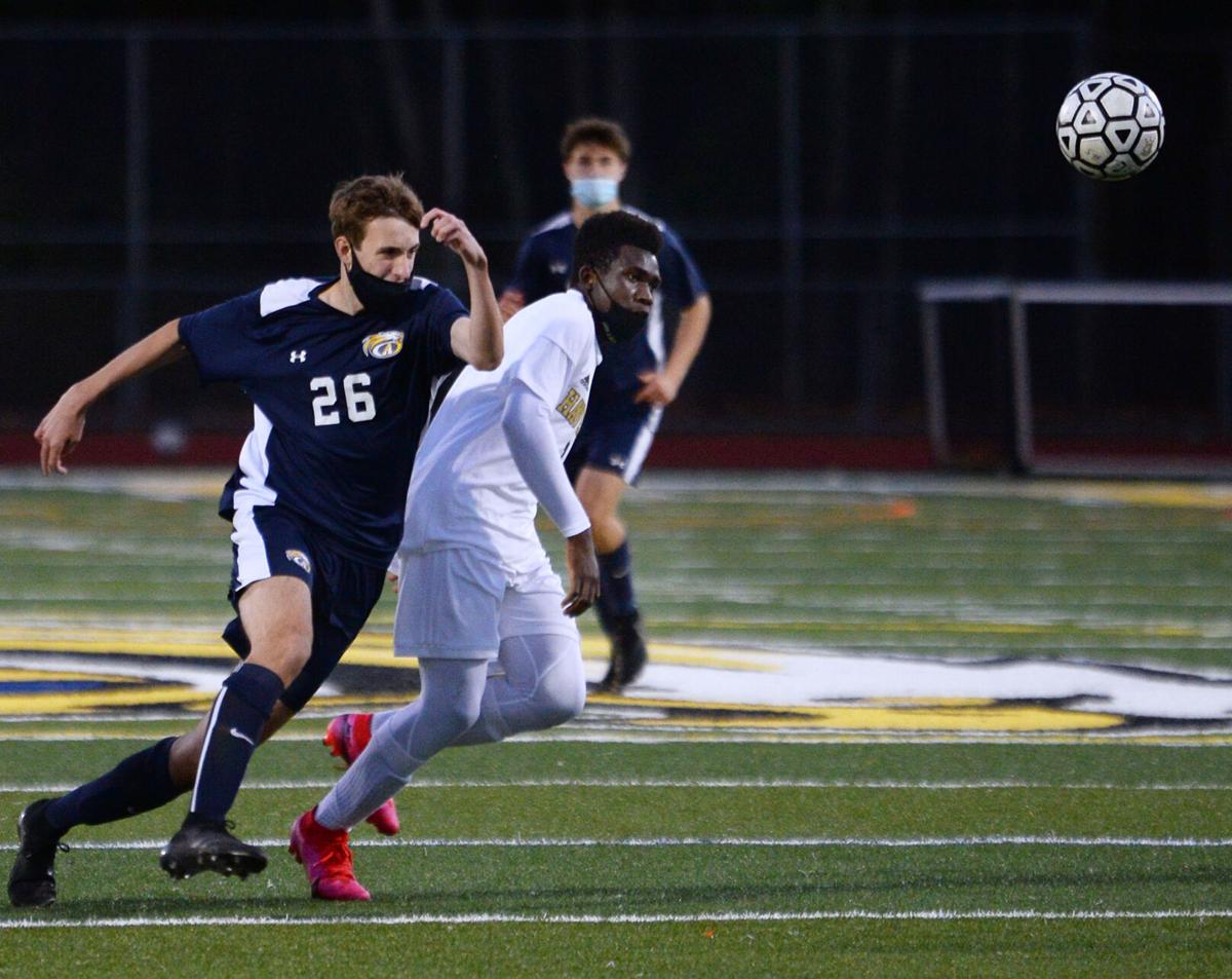 201104_ET_CRU_BOYSSOCCER_9.jpg