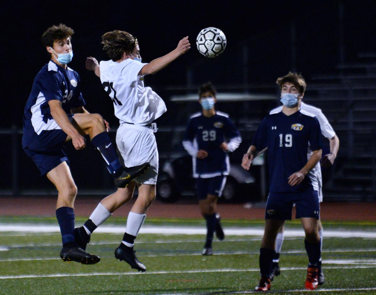 201104_ET_CRU_BOYSSOCCER_11.jpg
