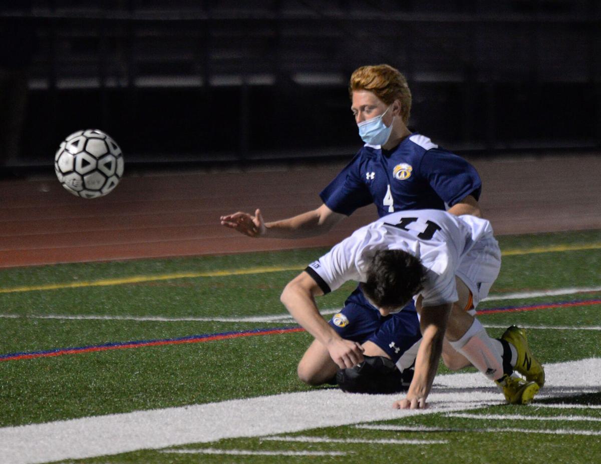 201104_ET_CRU_BOYSSOCCER_13.jpg