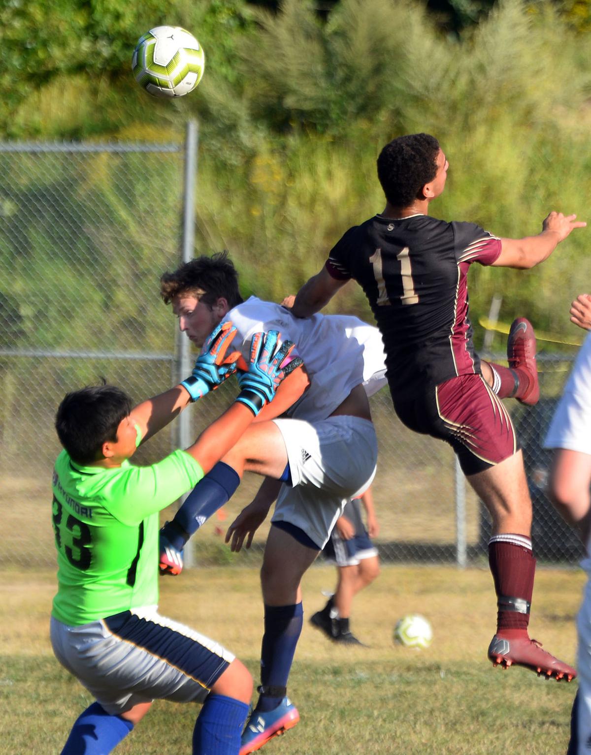 191014_HG_CRU_BOYS SOCCER_5.JPG