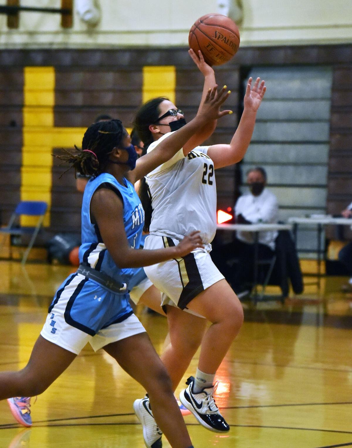 210126_ET_CRU_GirlsBasketball_4.JPG