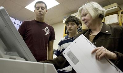 071003_ET_JCO_VOTING_STUDENT_1