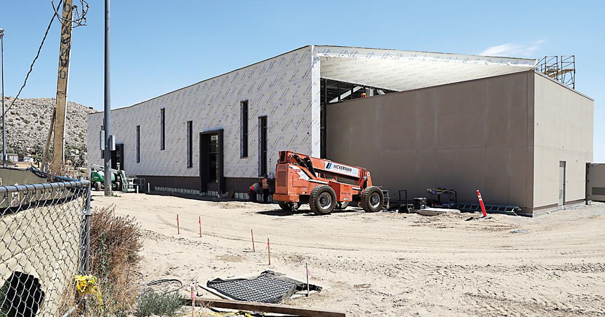 Aquatics center on track to open in fall | | hidesertstar.com