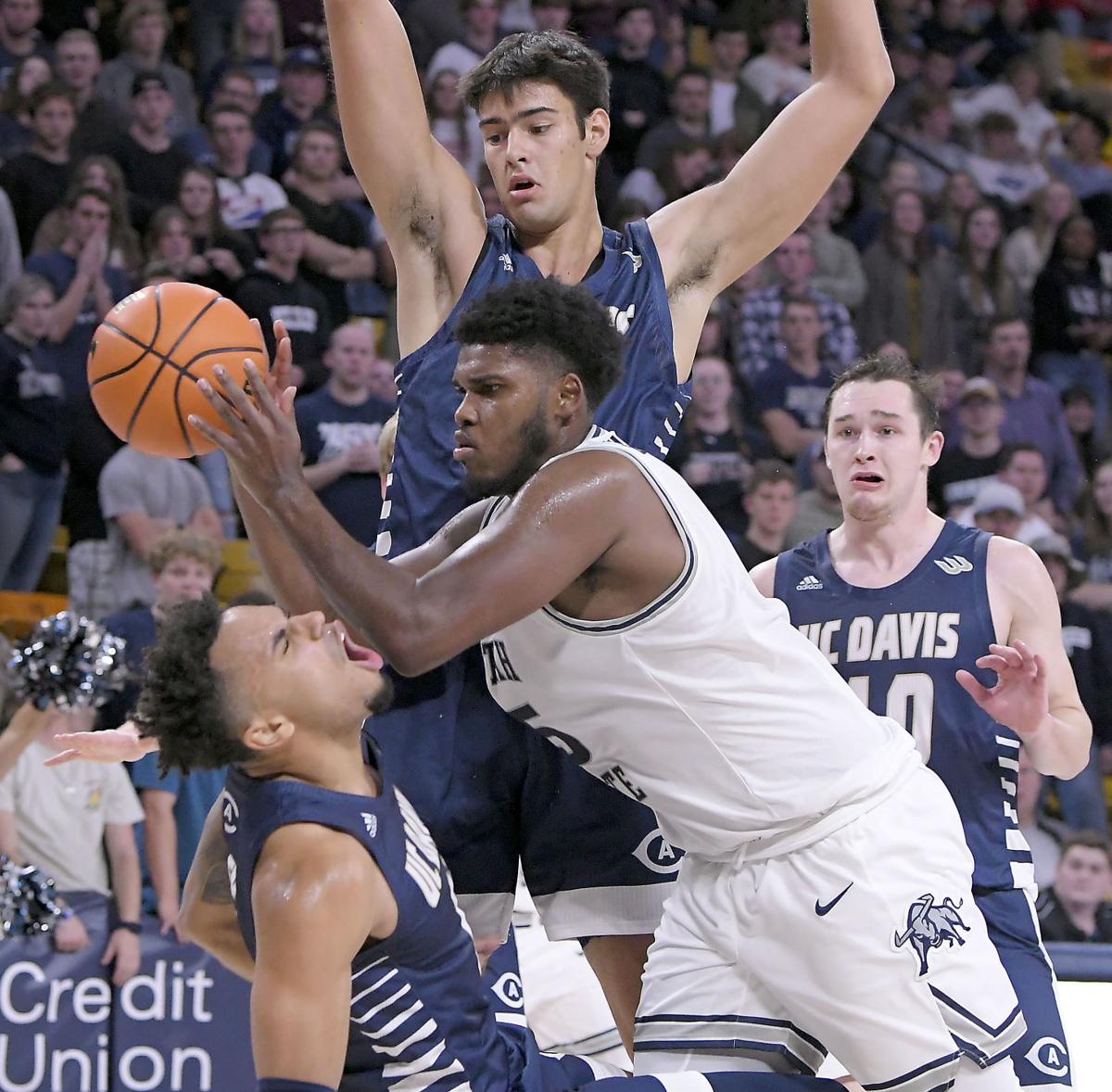 UC Davis Utah St Basketball 14