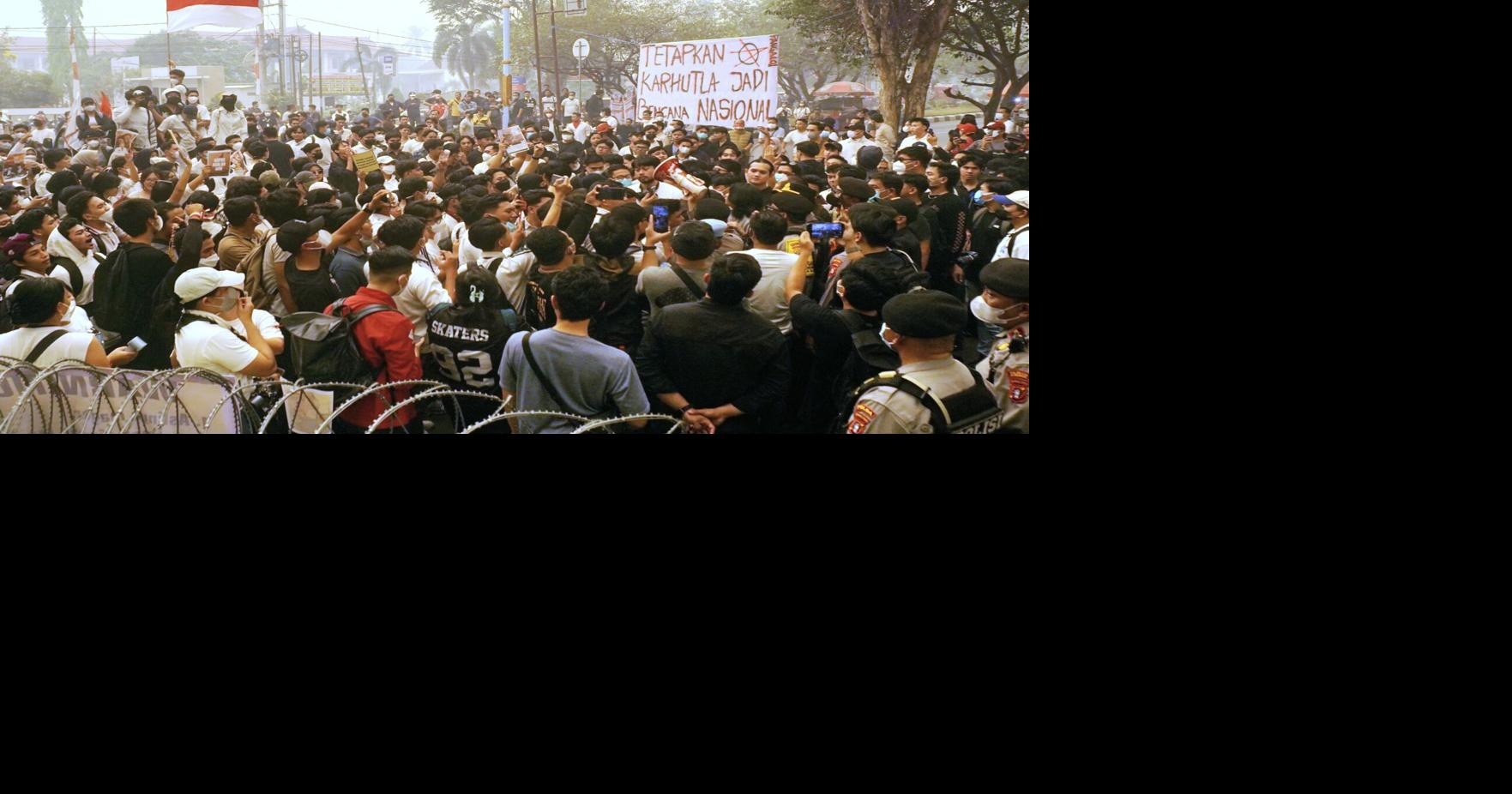 Southeast Asia's worst haze in over a decade sparks student protests ...