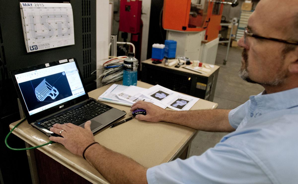 Create In 3d Cache Valley Businessman Others Discuss World Of 3d Printing The Herald Journal Hjnews Com