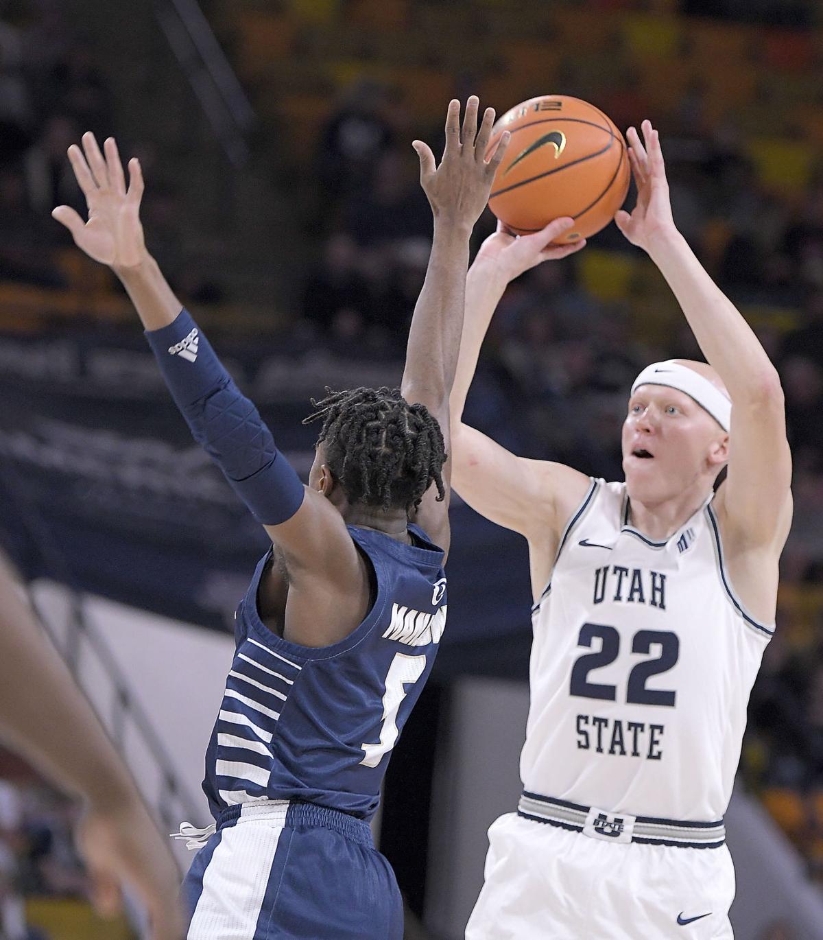 UC Davis Utah St Basketball 02