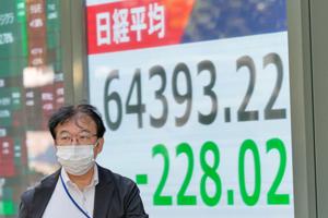 Worldwide drops for AI stocks send Wall Street toward its worst day since July as oil prices jump