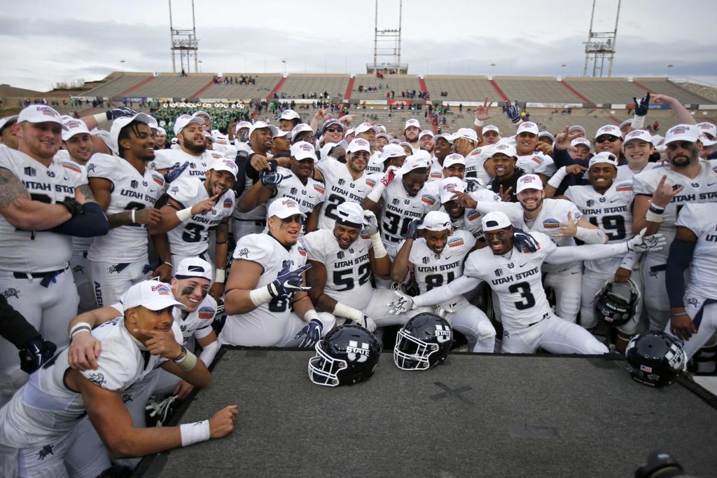 Usu Crushed Unt In New Mexico Bowl Usu Sports Hjnews Com