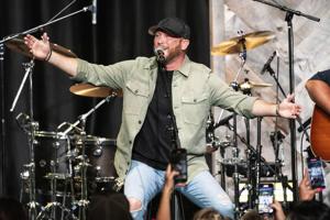 Country singing star coming to Logan in July