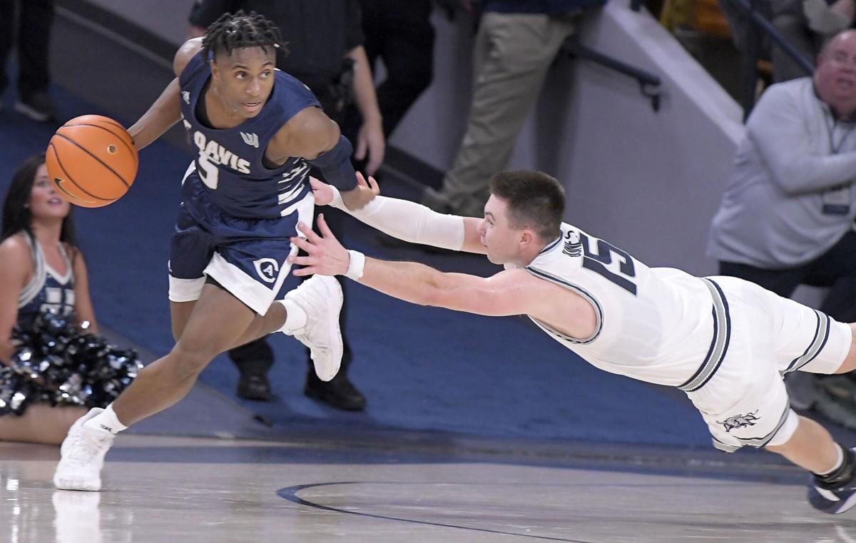 UC Davis Utah St Basketball 26