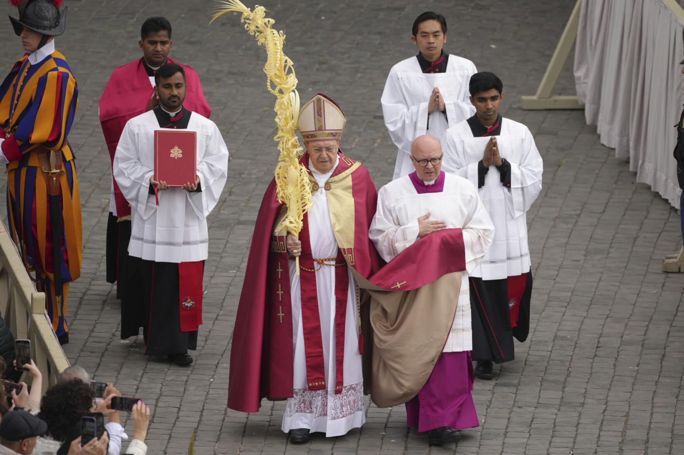 Đức Hồng y Sandri chủ sự Lễ Lá tại Vatican