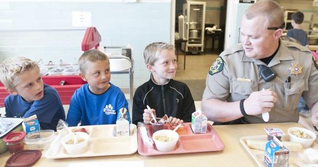 School kids get taste of law enforcement through Lunch with a Deputy ...