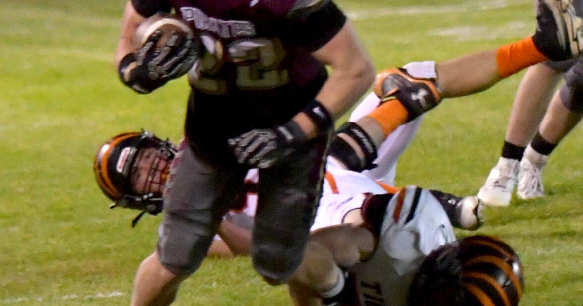 Prep football: Undefeated Pirates capture 8th district title in 9 years