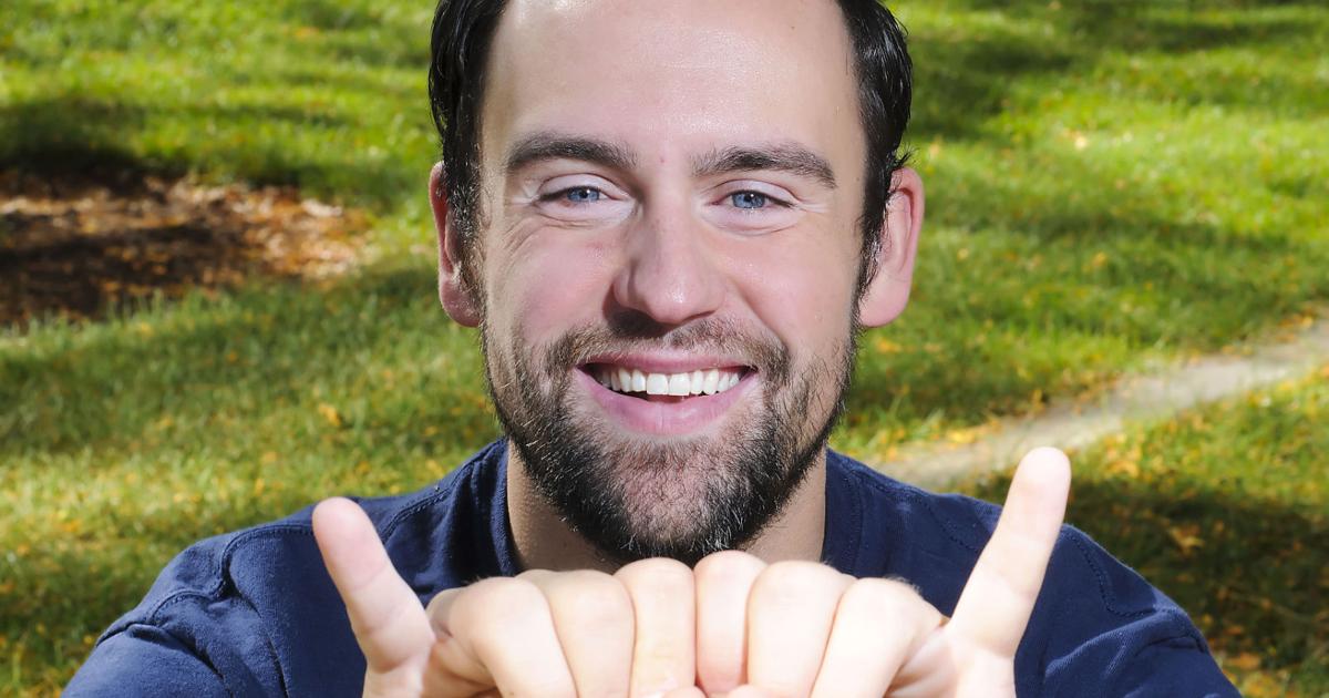 Deaf students want to change hand sign used at USU sporting events ...